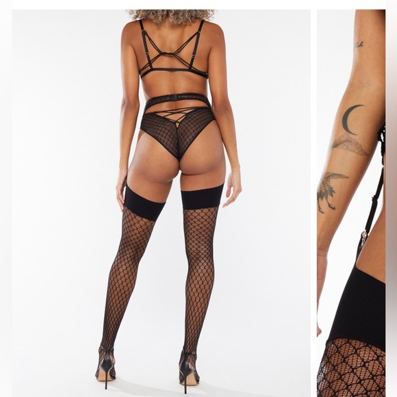 MADAME X FISHNET THIGH HIGH STOCKINGS Size 2X/3X - Picture 3 of 7